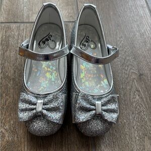 Shimmering Silver Kids Dress Shoes with Bow Size 10 Toddler